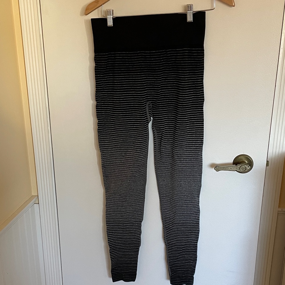 Size L Marika Black and Gray Ombré Striped Leggings